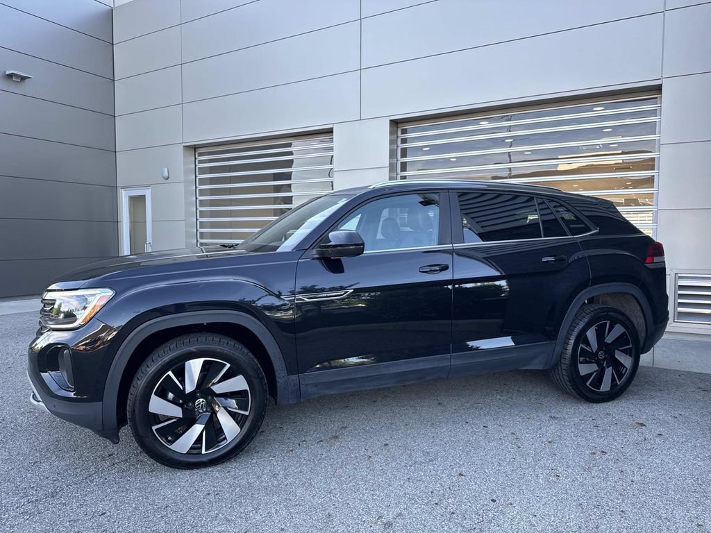 Used 2024 Volkswagen Atlas Cross Sport SE AWD/4WD image 3