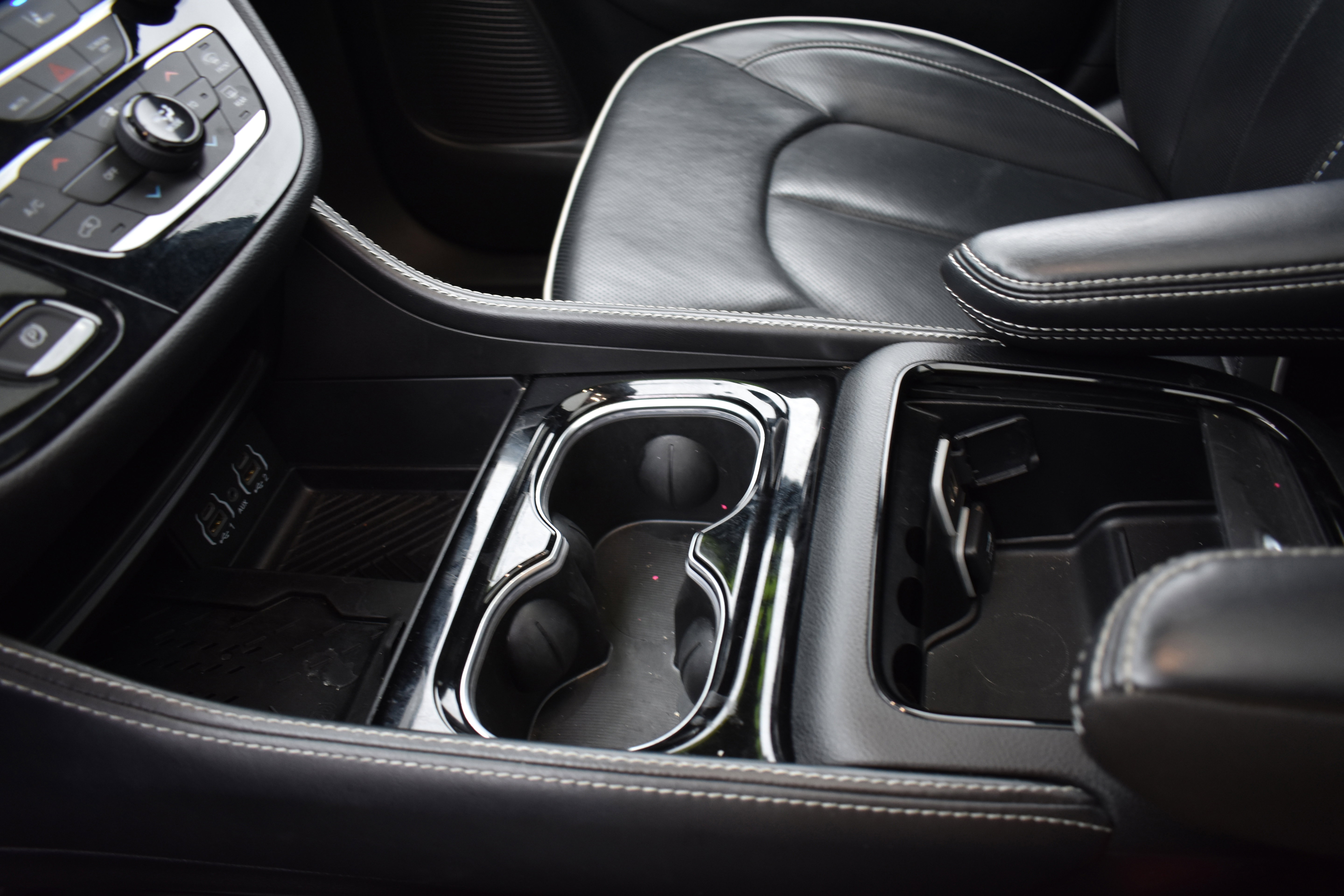 Used 2025 Chrysler Pacifica Limited image 23