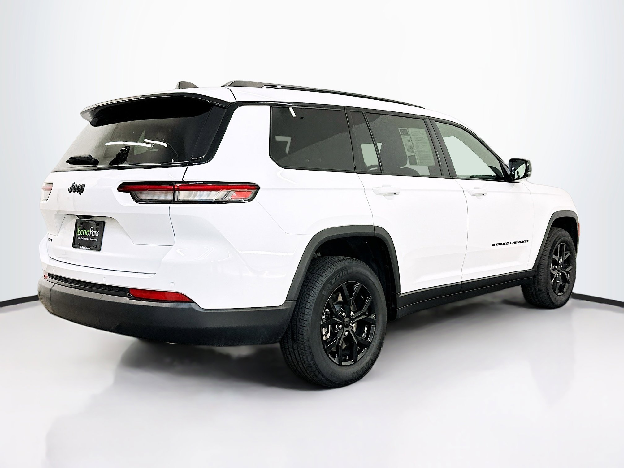 Used 2024 Jeep Grand Cherokee L Laredo image 9