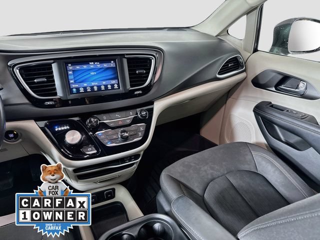 Used 2020 Chrysler Pacifica Touring w/ Cold Weather Group FWD image 22