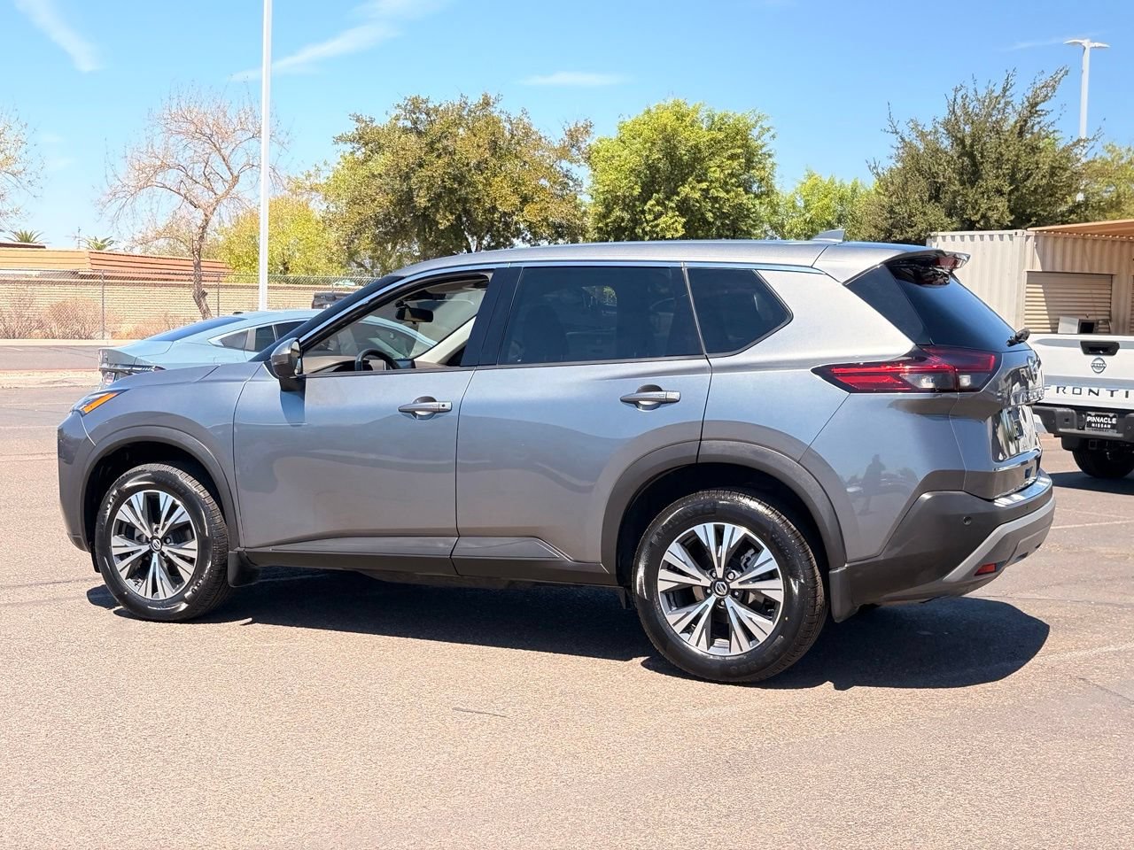 Used 2021 Nissan Rogue SV FWD image 4