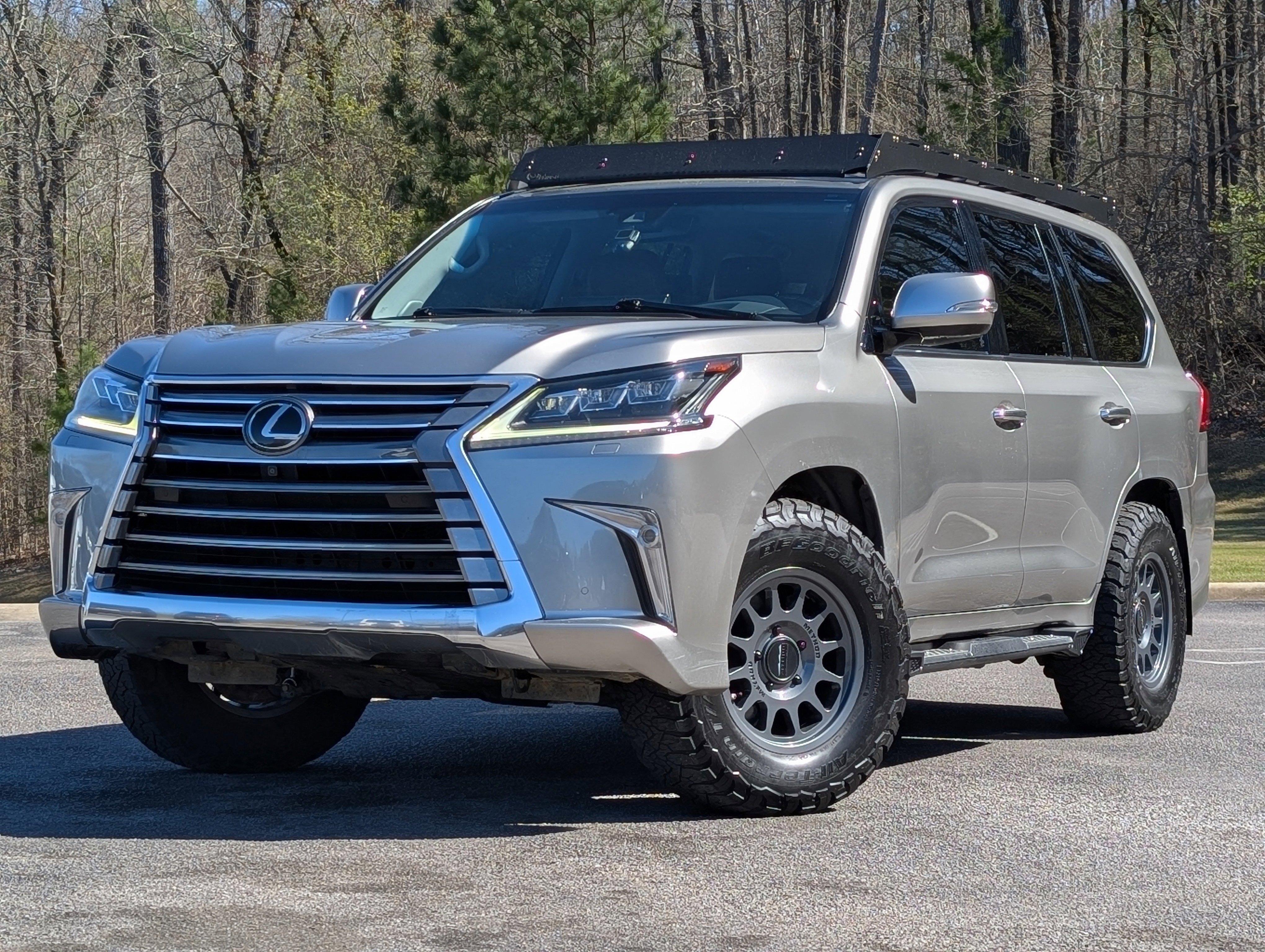 Used 2017 Lexus LX 570 4WD w/ Luxury Package image 4