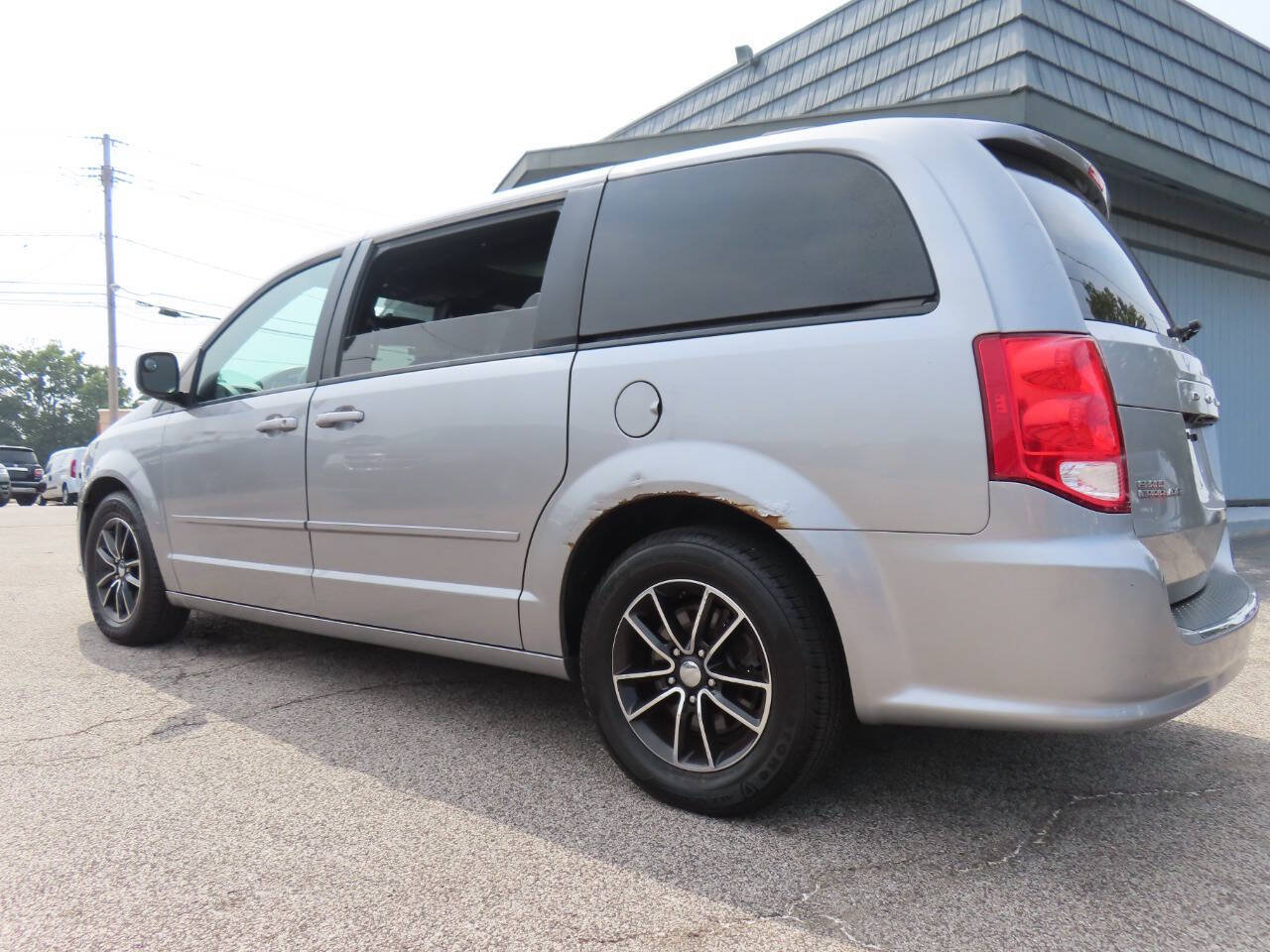 Used 2016 Dodge Grand Caravan R/T FWD image 3