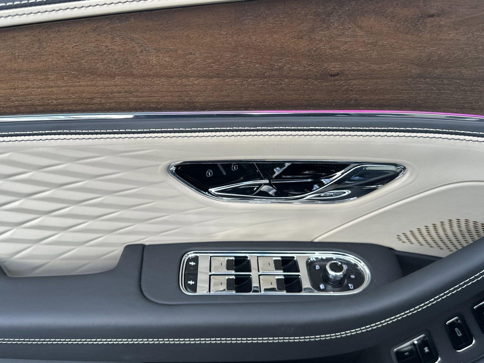 New 2026 Bentley Flying Spur Plug-In Hybrid AWD/4WD image 14
