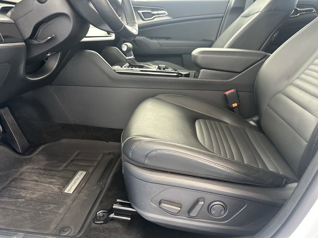 Used 2025 Kia Sportage SX image 15