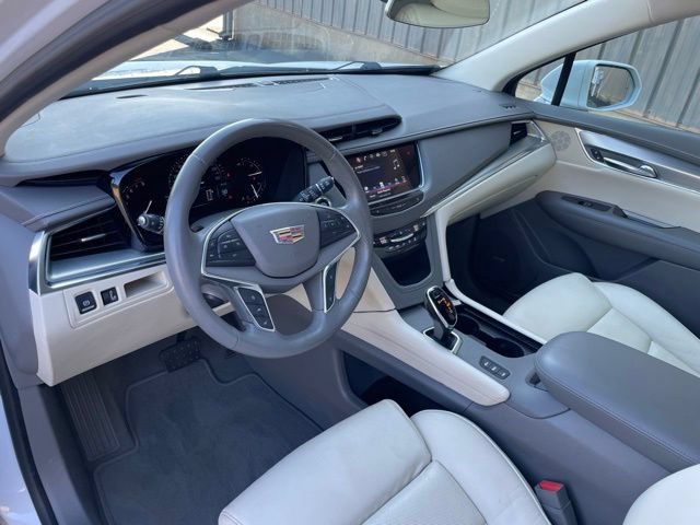 Used 2017 Cadillac XT5 Luxury w/ Driver Awareness Package AWD/4WD image 23