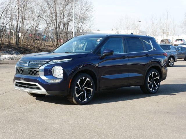 Used 2022 Mitsubishi Outlander SE image 3