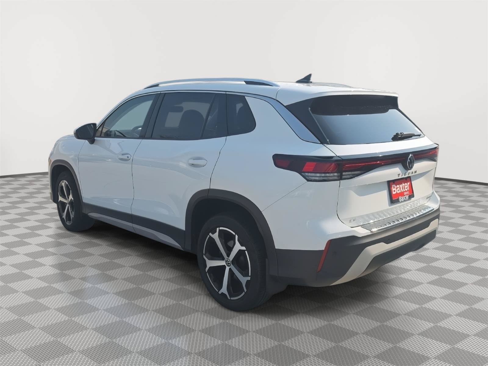 Certified 2025 Volkswagen Tiguan SE AWD/4WD image 7