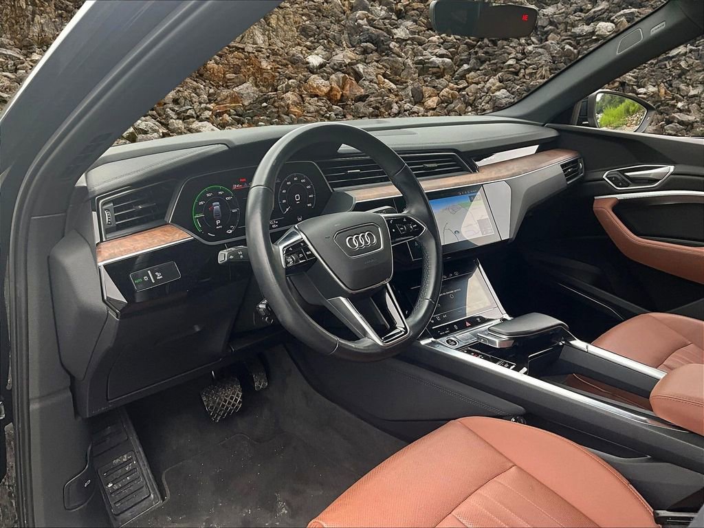 Used 2022 Audi e-tron Premium Plus w/ Premium Plus Package image 13