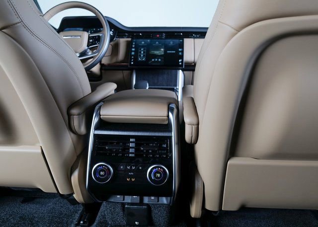 New 2025 Land Rover Range Rover Long Wheelbase SE image 11
