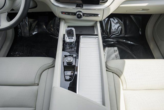 Used 2026 Volvo XC60 B5 Ultra w/ Protection Package Premier image 27
