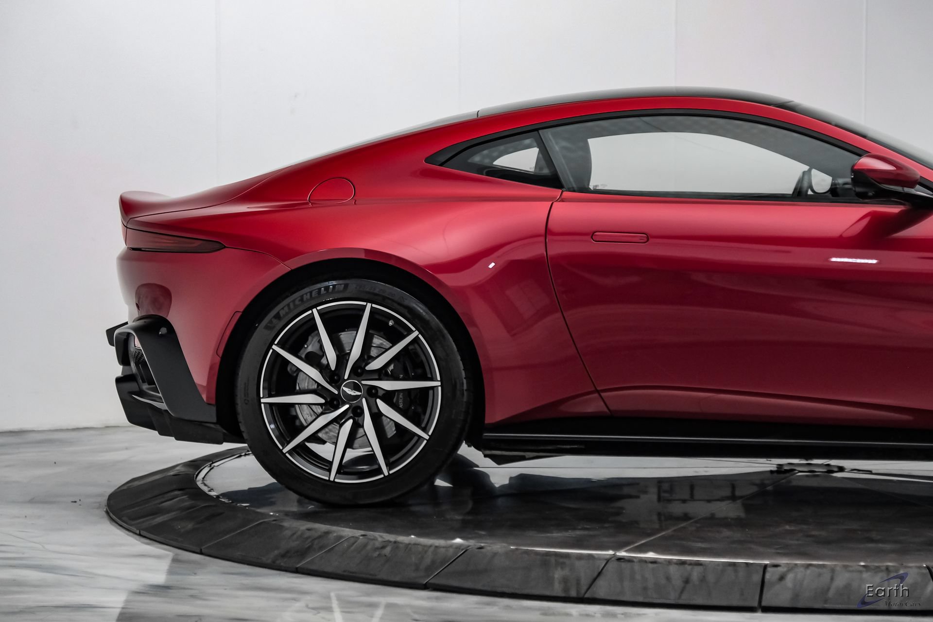 Used 2019 Aston Martin V8 Vantage Coupe RWD image 26