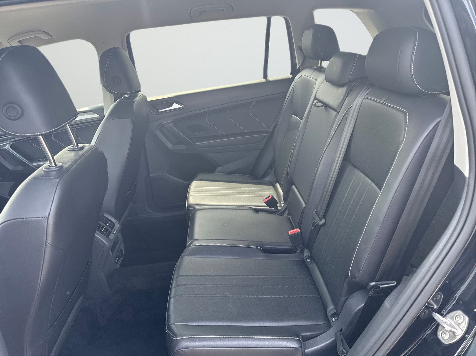 Used 2024 Volkswagen Tiguan SE AWD/4WD image 23