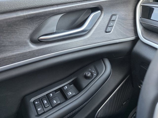 Used 2023 Jeep Grand Cherokee 4WD 4xe image 10