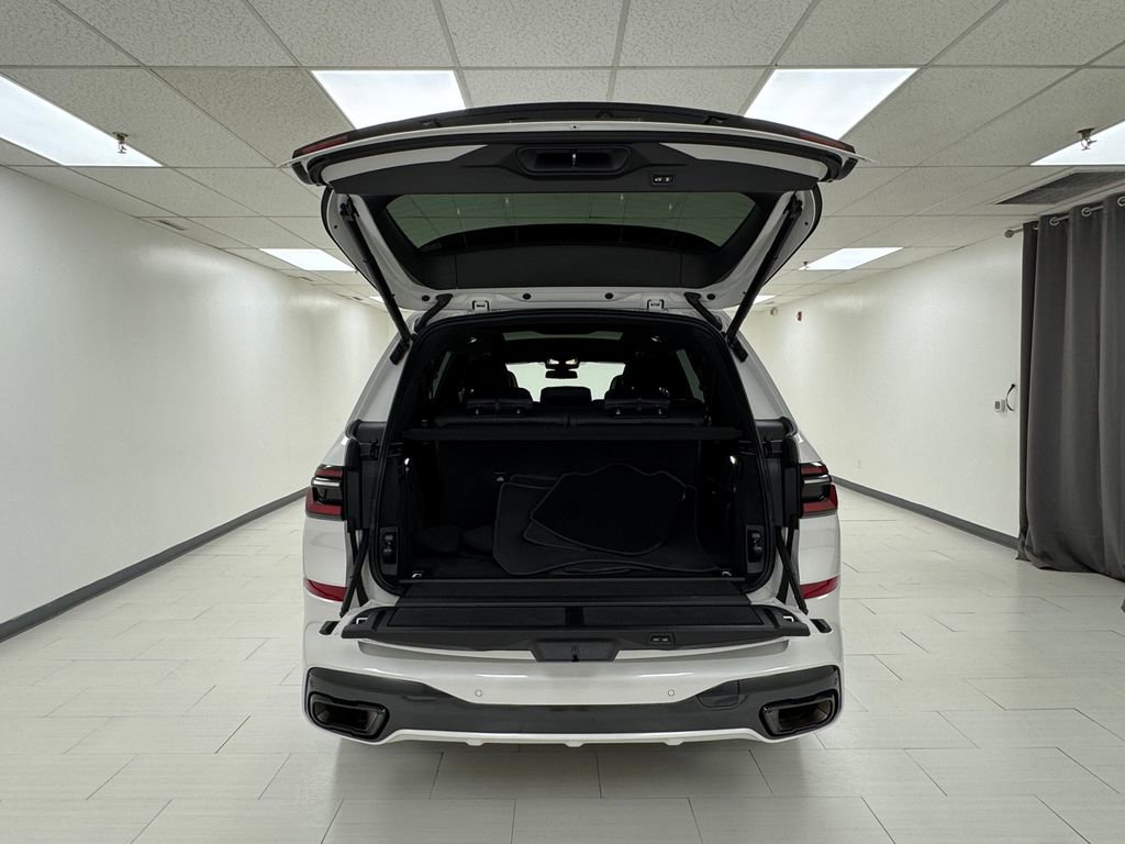Used 2023 BMW X7 xDrive40i w/ M Sport Package image 45