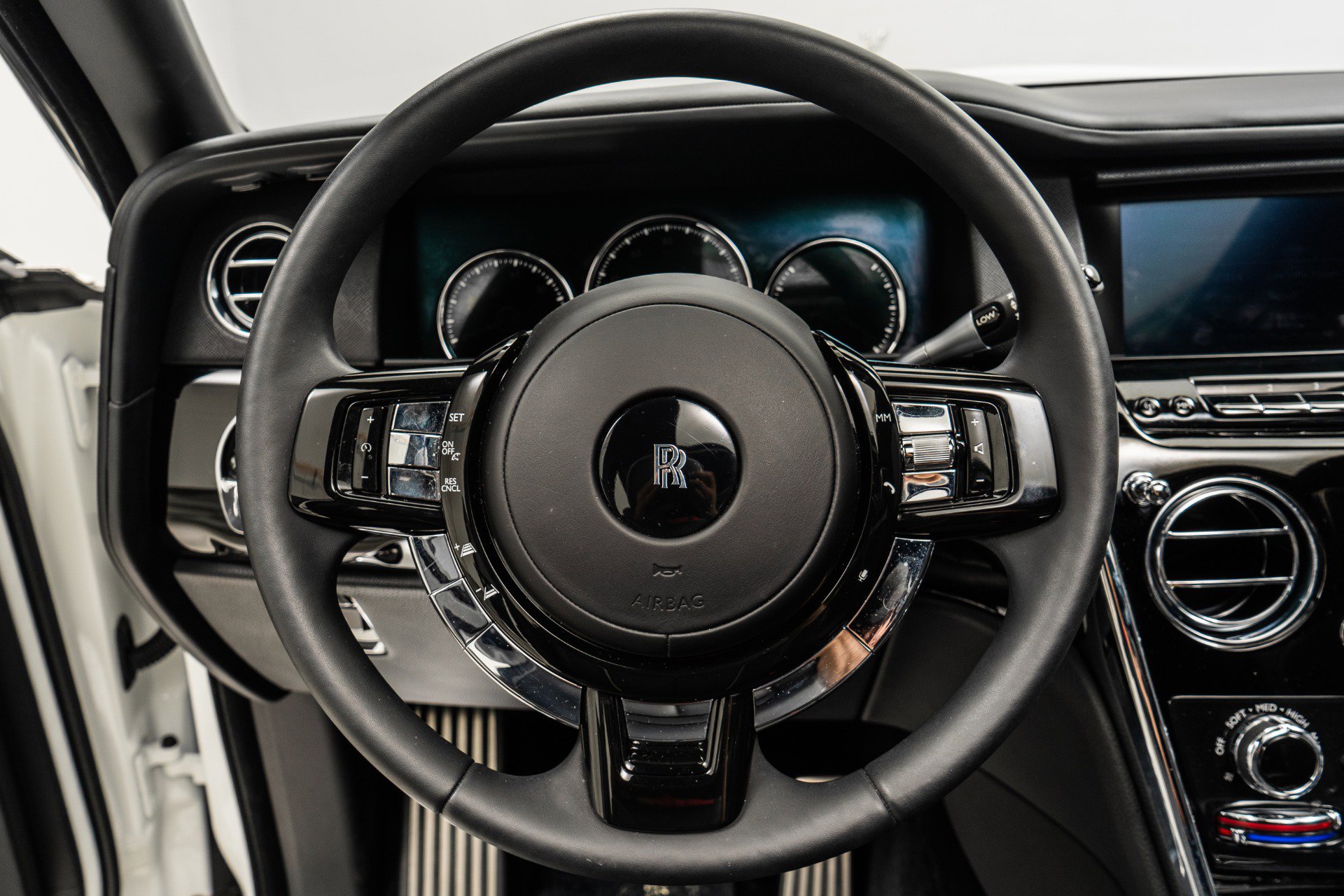 Used 2020 Rolls-Royce Cullinan image 15