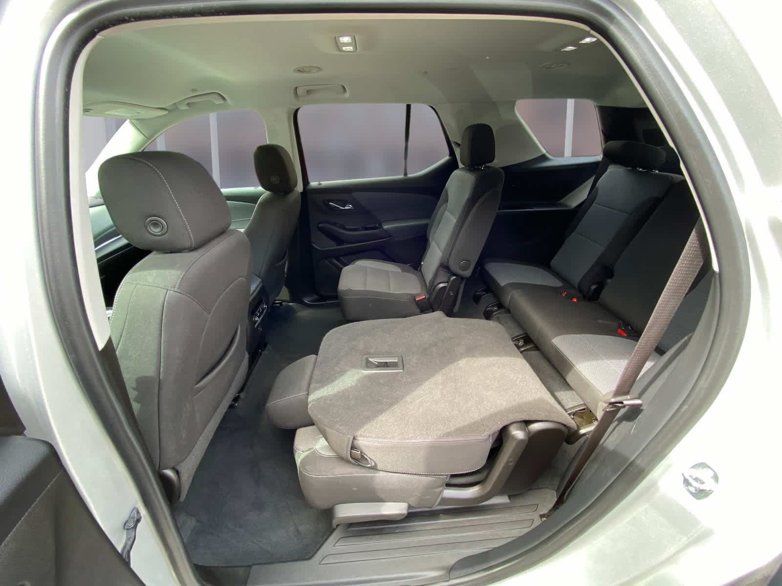 Used 2021 Chevrolet Traverse LT FWD image 16