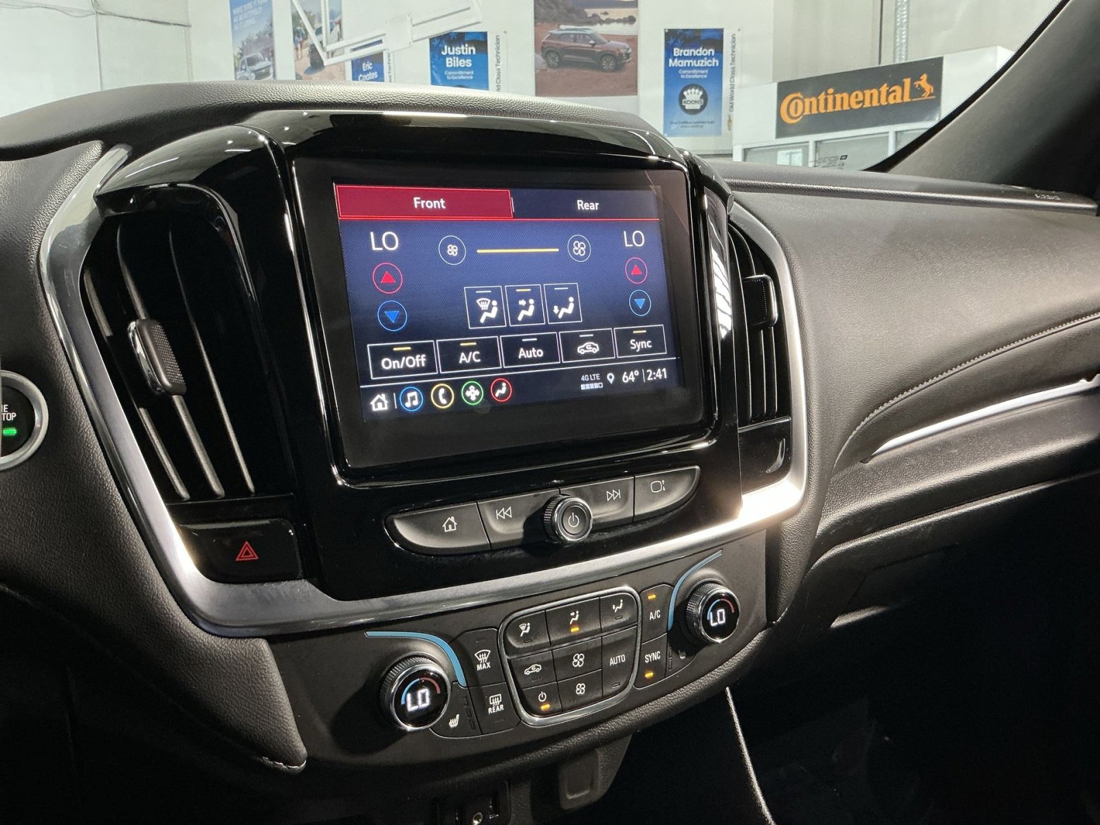 Used 2023 Chevrolet Traverse LT image 29