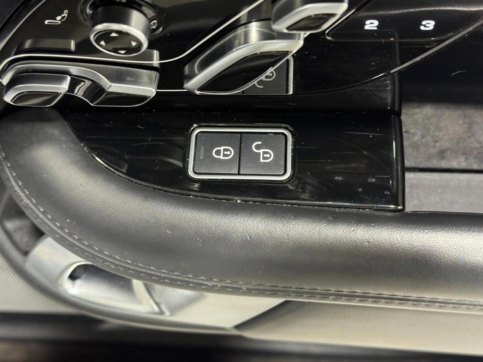 Used 2018 Land Rover Range Rover HSE image 22