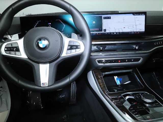 Used 2026 BMW X5 xDrive40i w/ M Sport Package AWD/4WD image 33