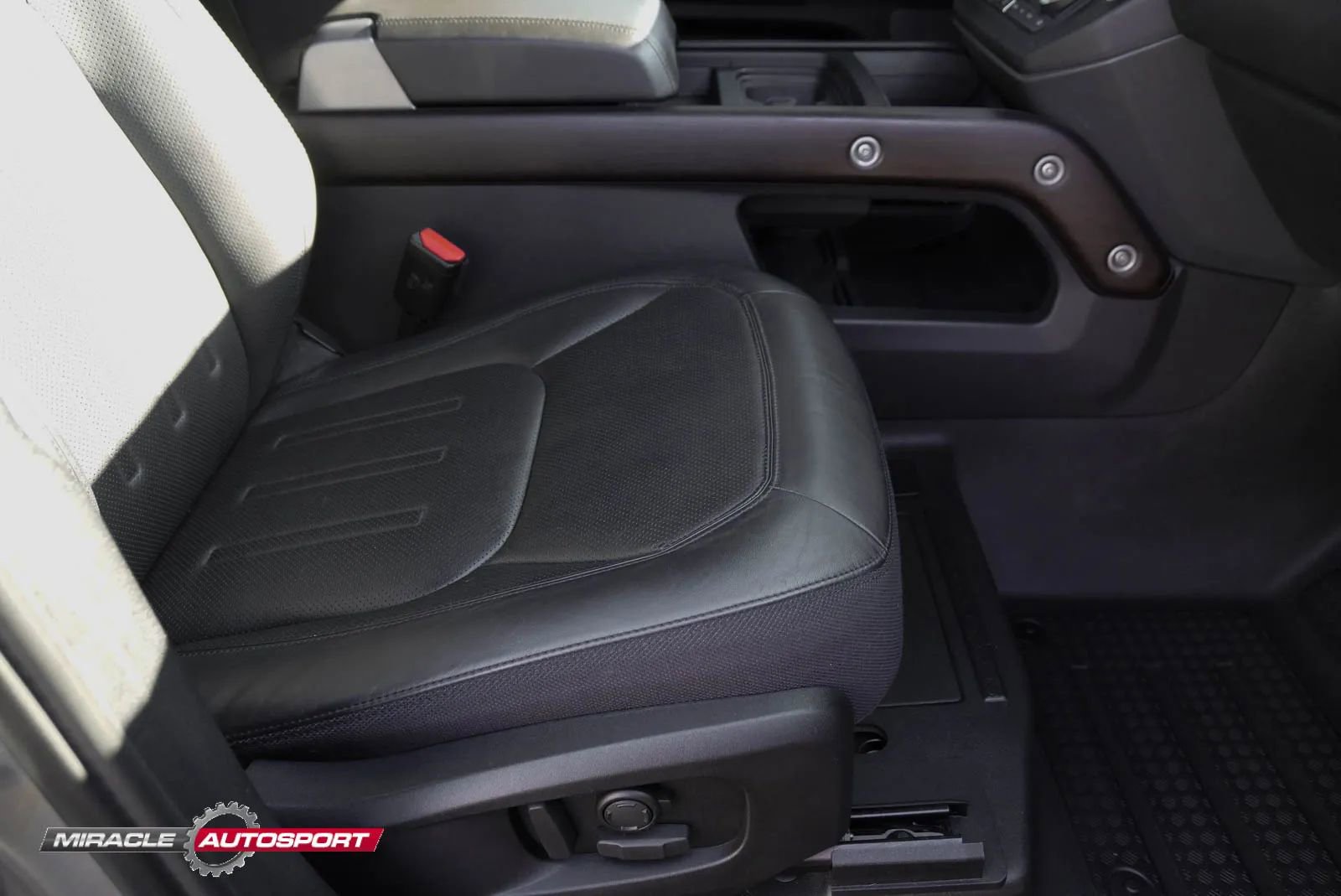 Used 2020 Land Rover Defender 110 X image 29