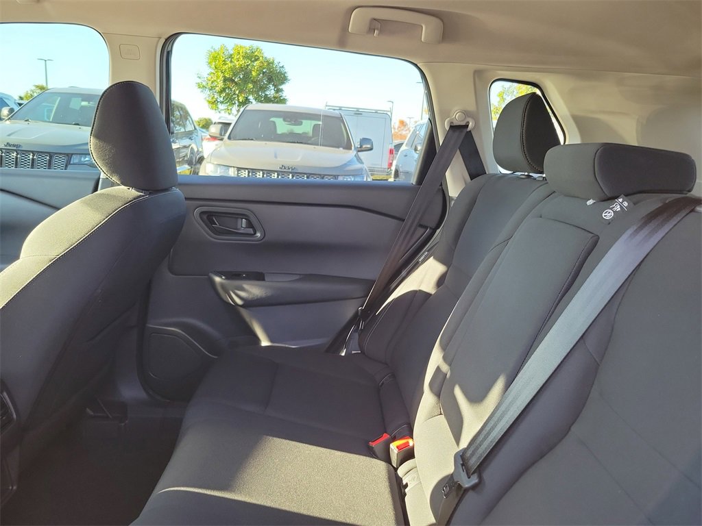 Used 2025 Nissan Rogue S image 13