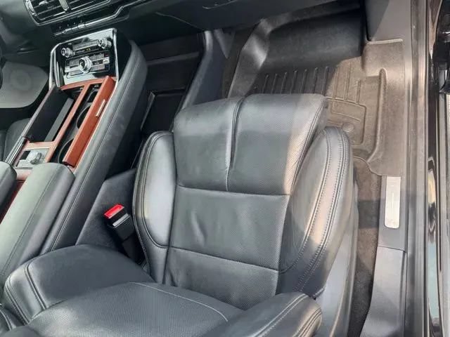 Used 2023 Lincoln Navigator L Reserve AWD/4WD image 16
