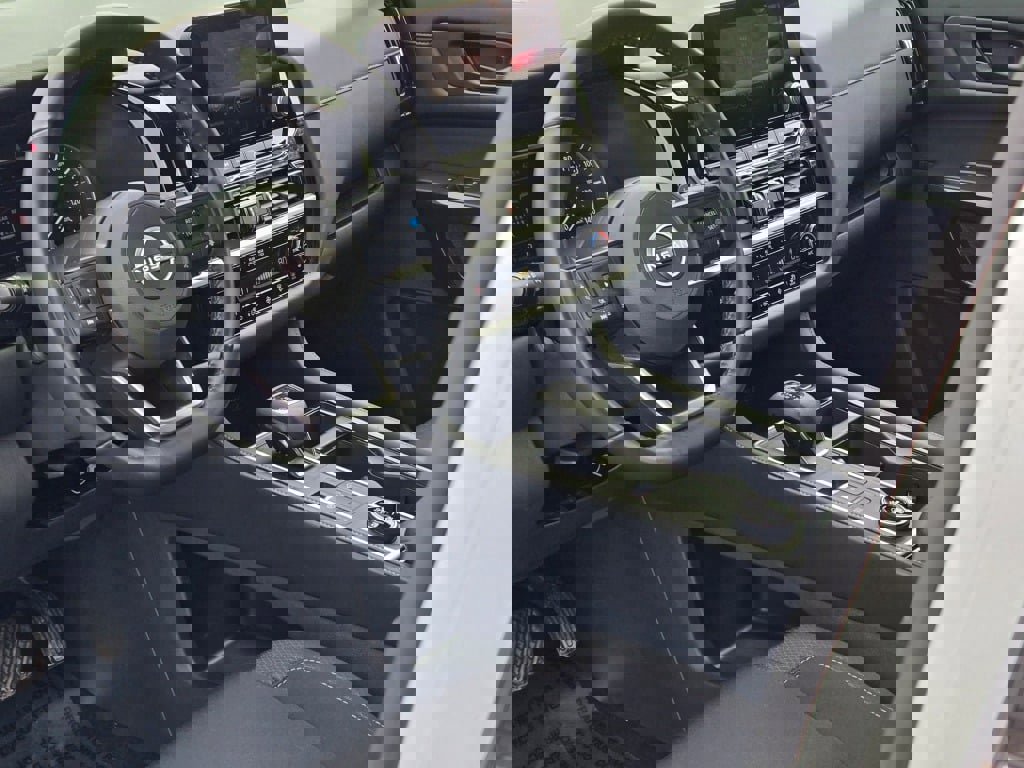 Used 2025 Nissan Pathfinder SV image 26