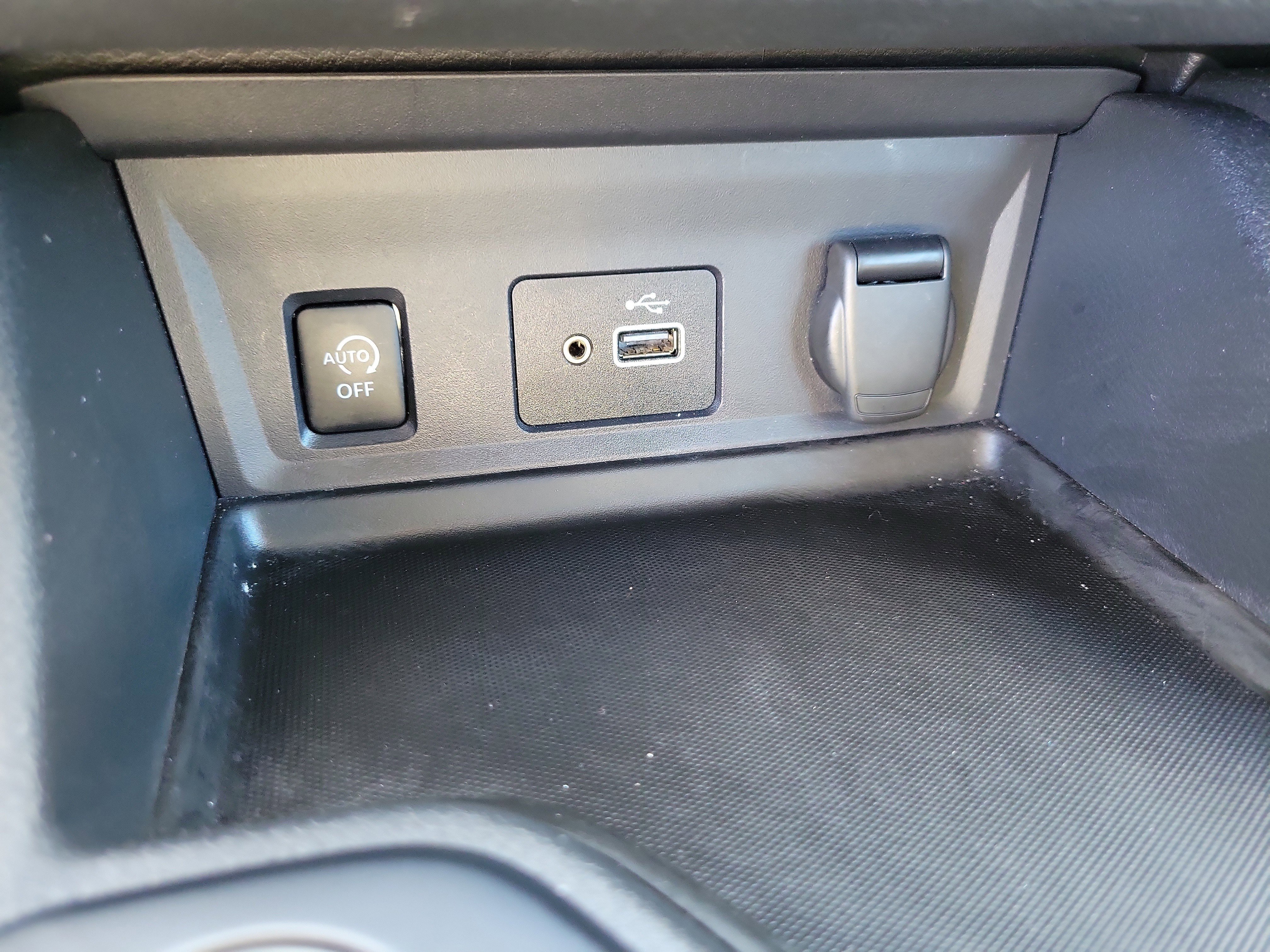 Used 2025 Nissan Sentra S image 27