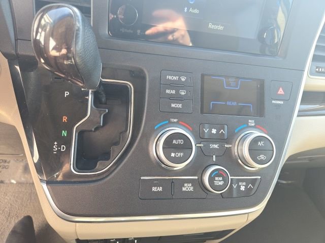 Used 2015 Toyota Sienna XLE image 20
