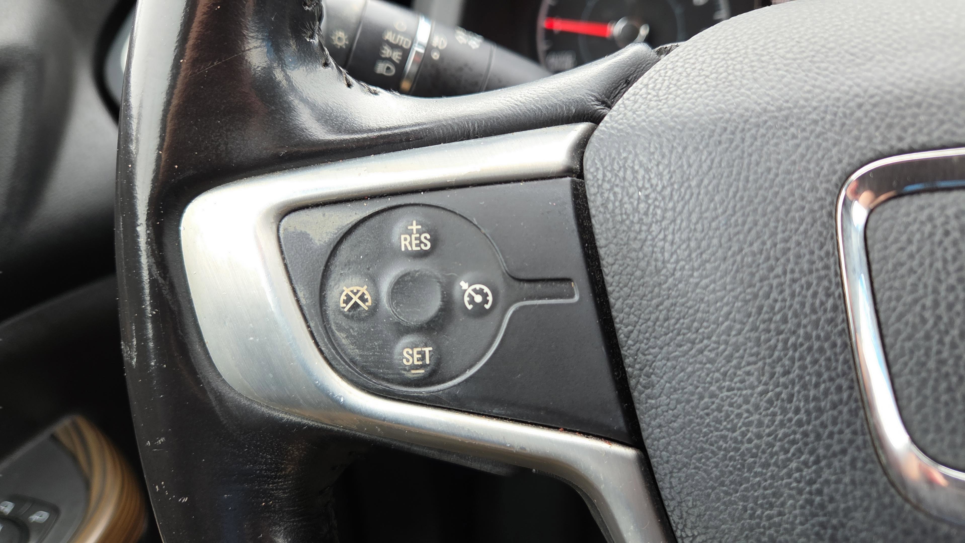 Used 2018 GMC Acadia SLE image 31