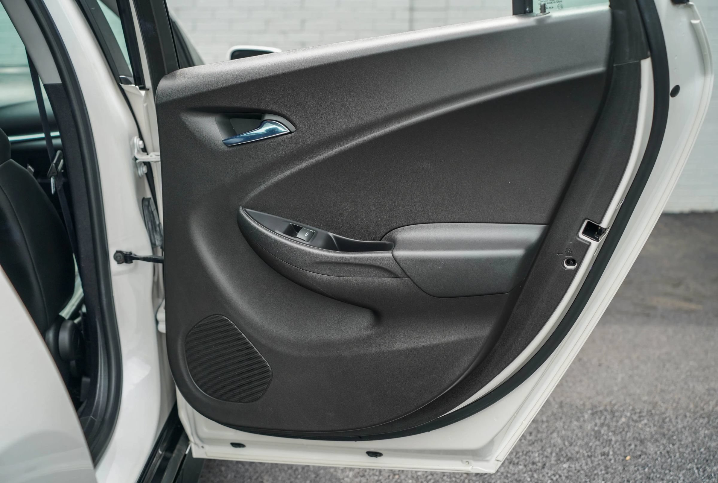 Used 2018 Chevrolet Volt Premier w/ Driver Confidence Package FWD image 30
