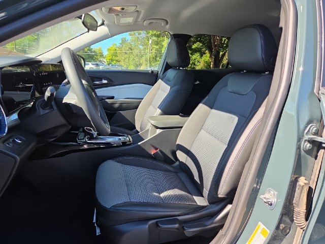 Used 2025 Chevrolet Trax LT FWD image 10