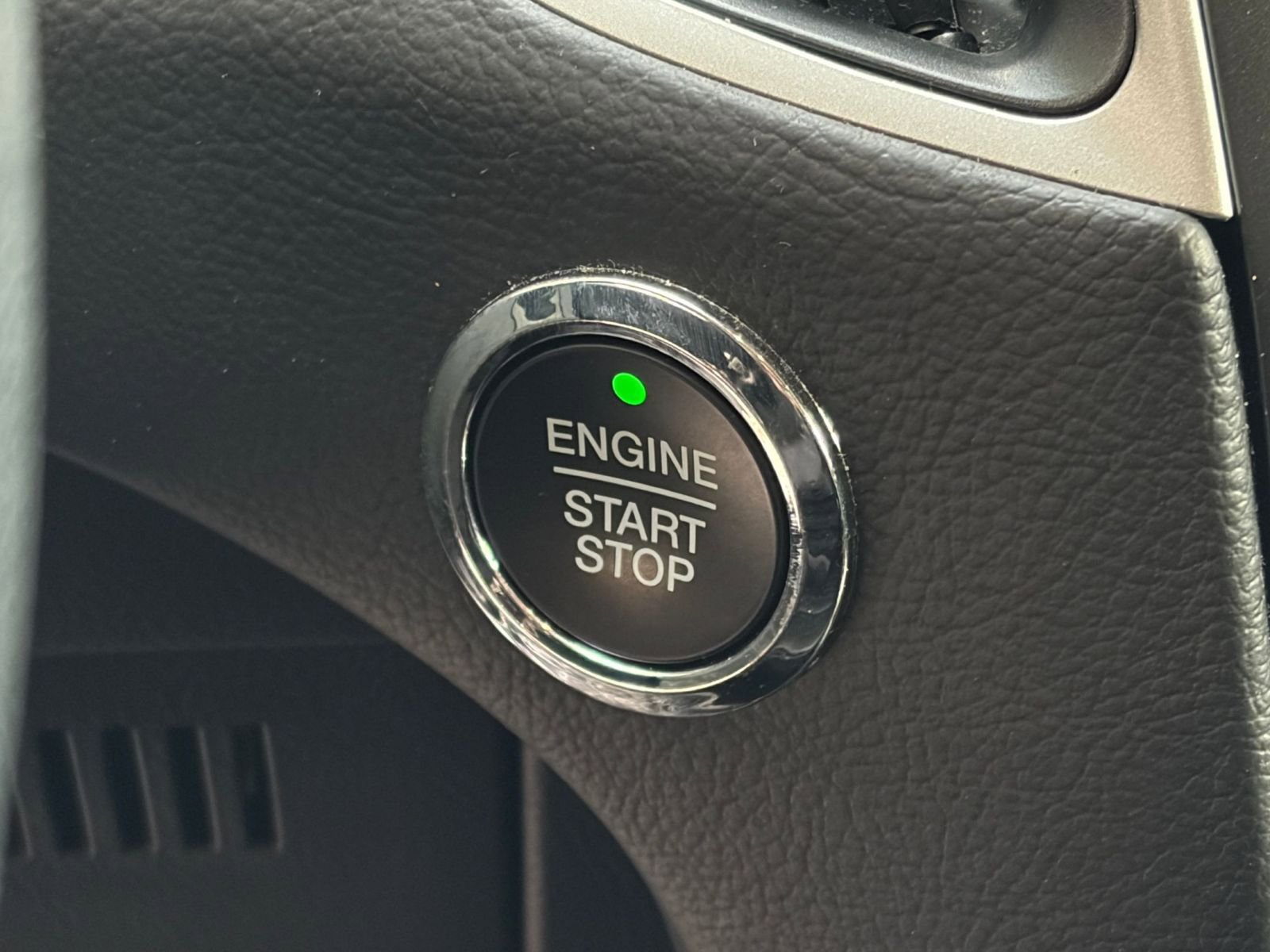 Used 2024 Ford Edge SEL image 18