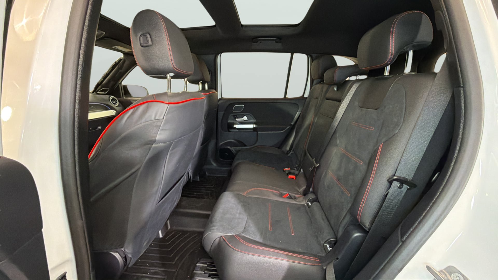 Used 2025 Mercedes-Benz GLB 250 image 33
