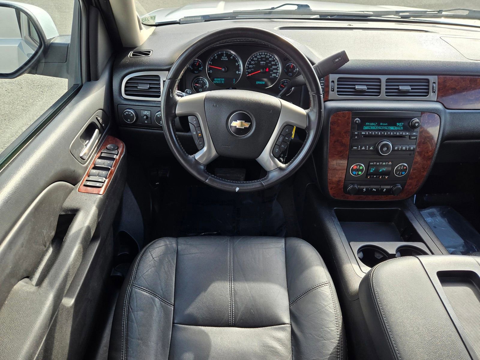 Used 2014 Chevrolet Suburban LT image 14