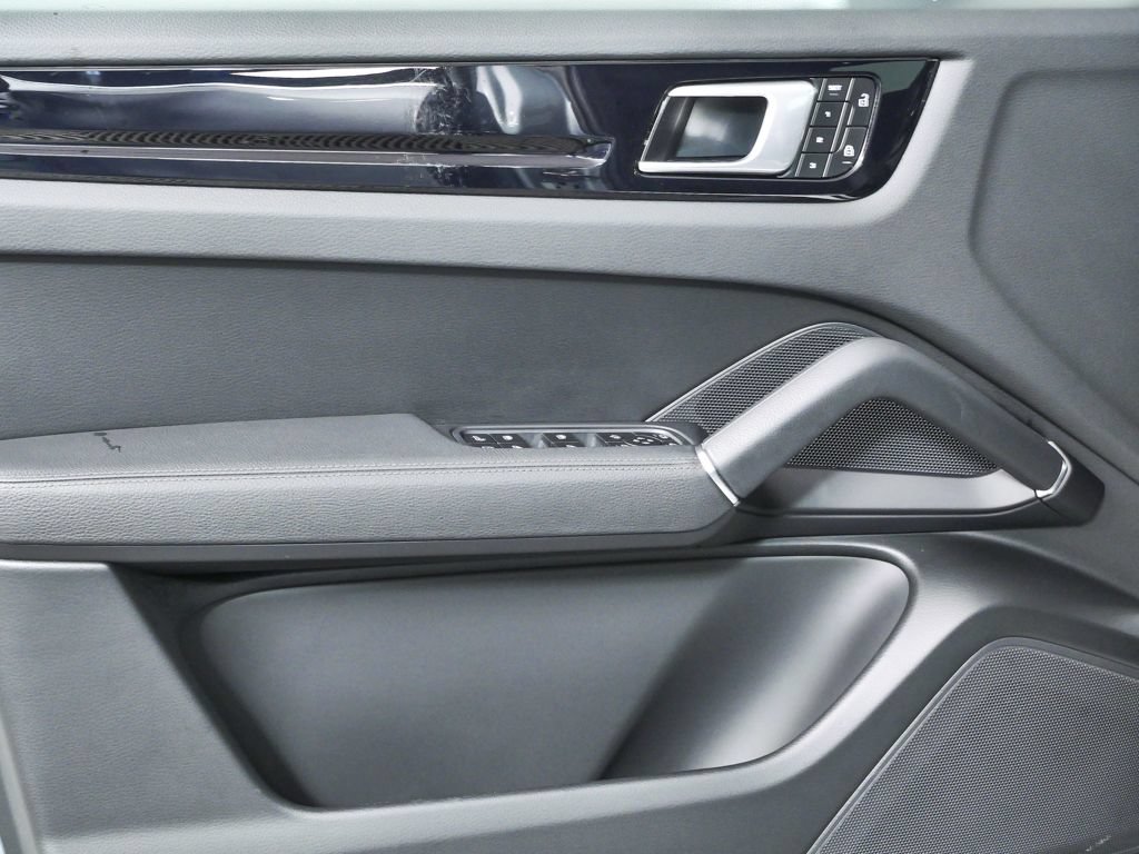 Certified 2022 Porsche Cayenne E-Hybrid AWD/4WD image 6