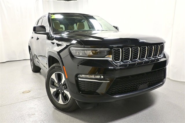 Used 2023 Jeep Grand Cherokee 4WD 4xe image 2