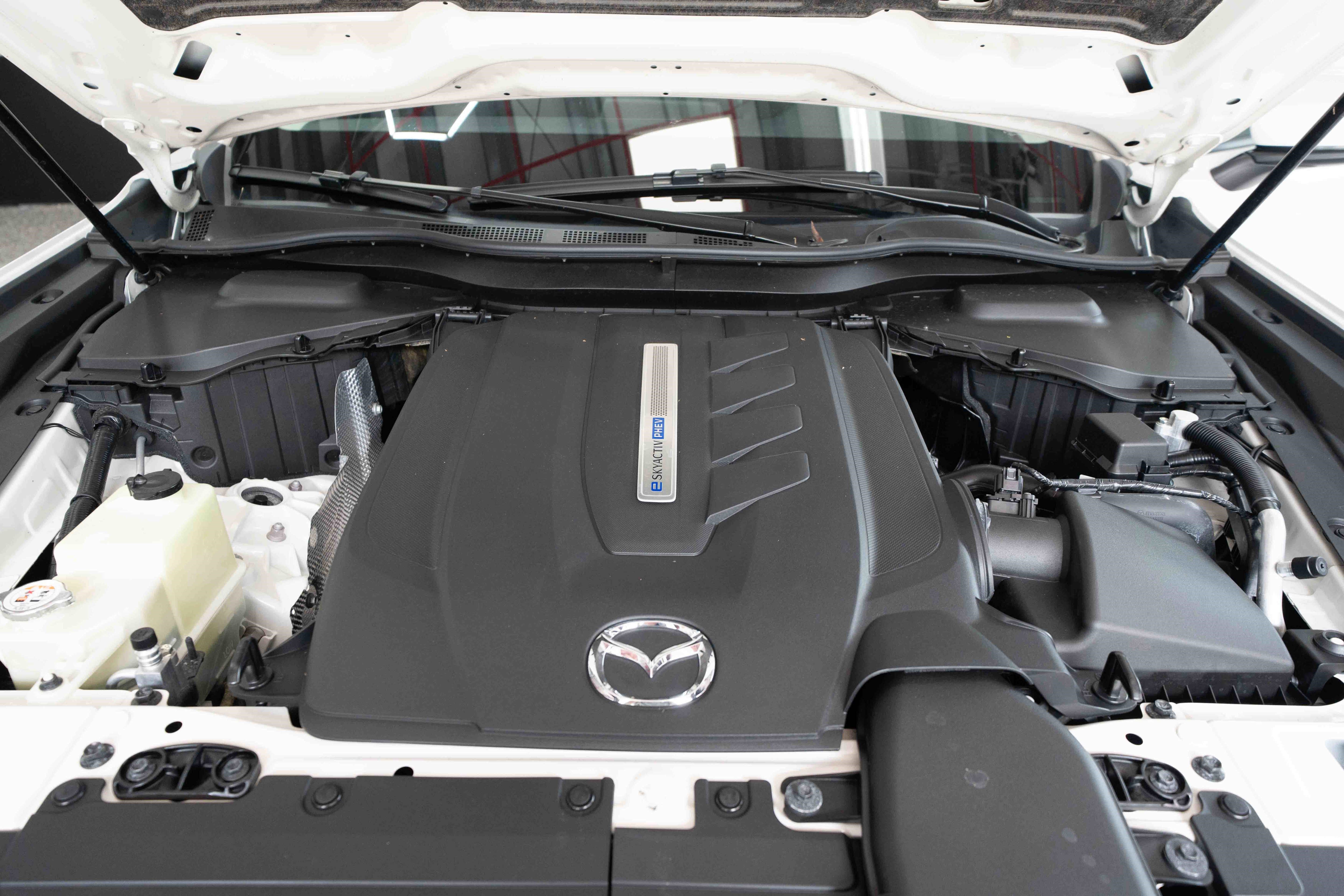 Used 2024 MAZDA CX-90 Plug-In Hybrid w/ Preferred AWD/4WD image 32