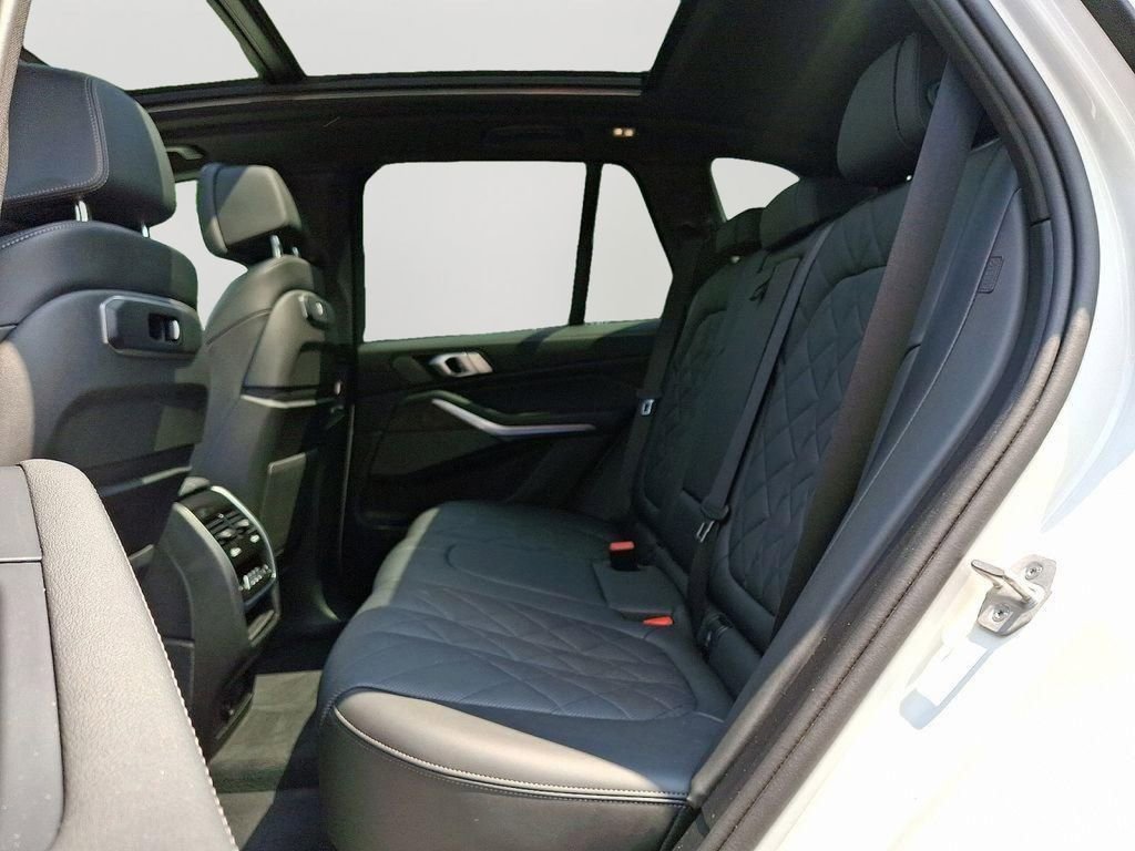 Used 2025 BMW X5 xDrive50e w/ Climate Comfort Package image 10