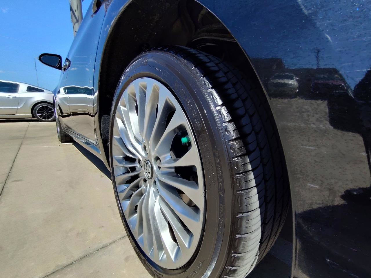 Used 2017 Toyota Avalon Limited FWD image 10