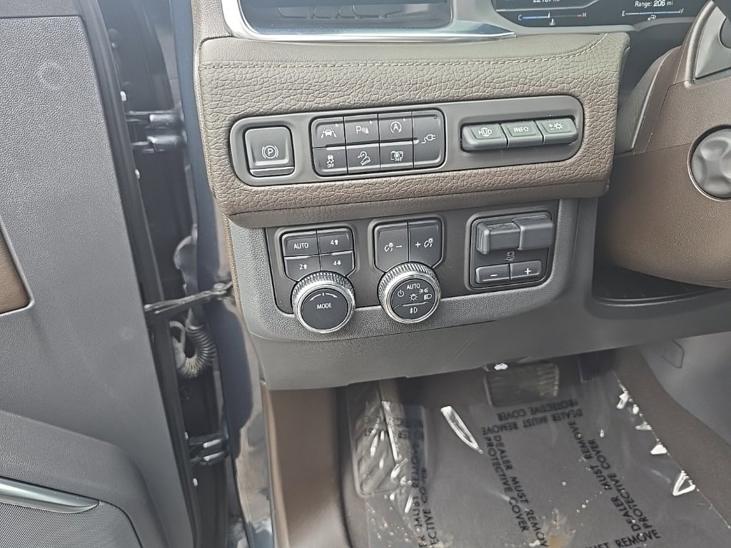 Used 2022 GMC Yukon Denali w/ Denali Premium Package image 16