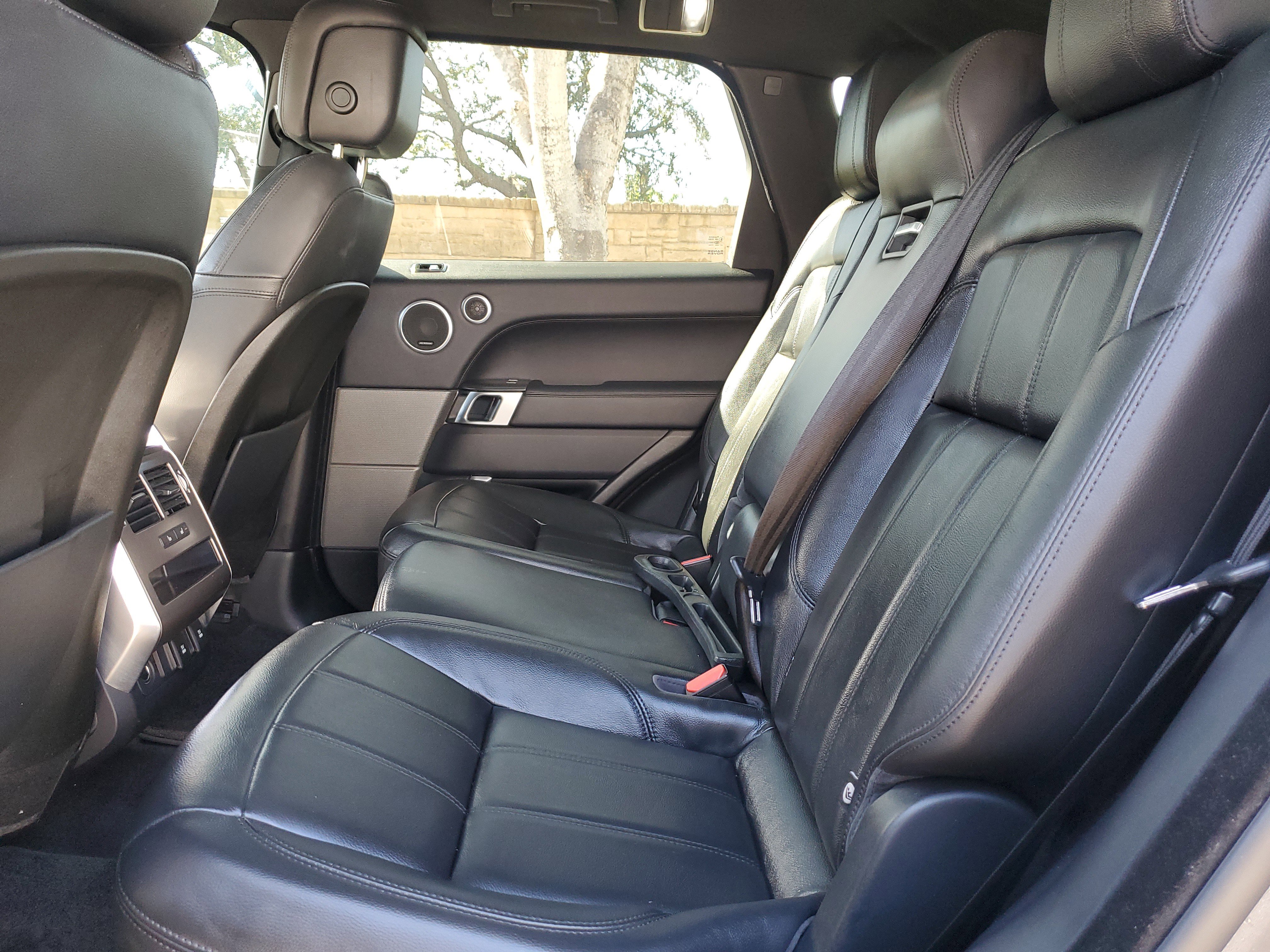 Used 2018 Land Rover Range Rover Sport SE image 18