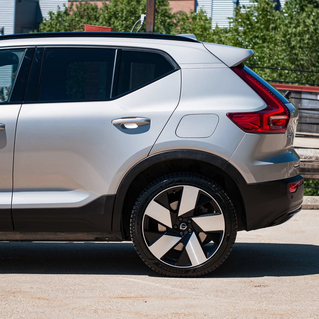 Certified 2023 Volvo XC40 Recharge Ultimate AWD/4WD image 4