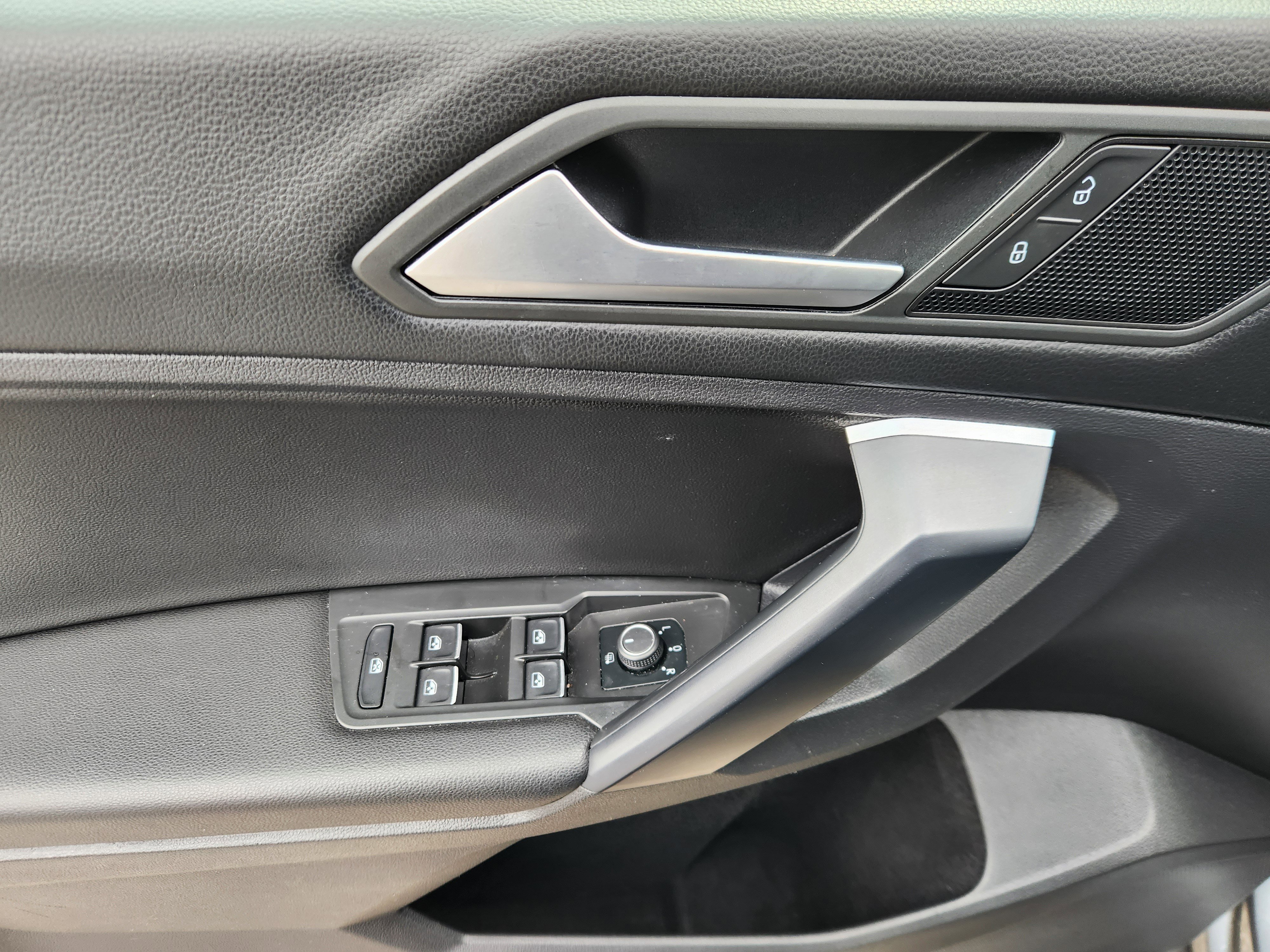 Used 2021 Volkswagen Tiguan SE R-Line w/ 3rd Row Seat Package image 18