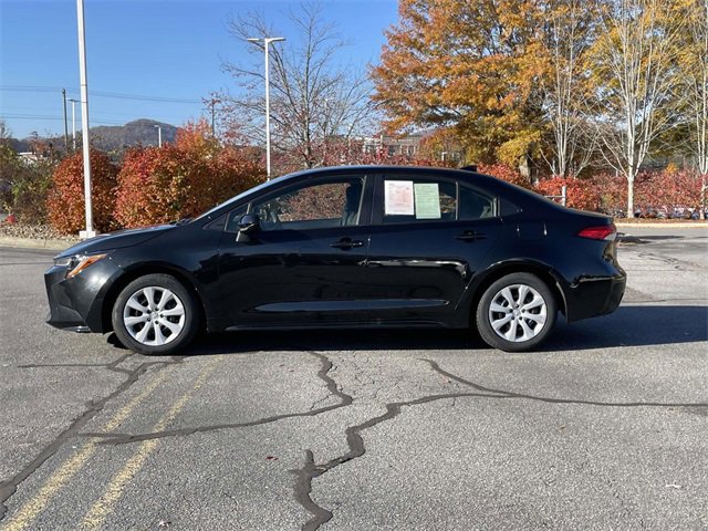 Used 2022 Toyota Corolla LE image 2