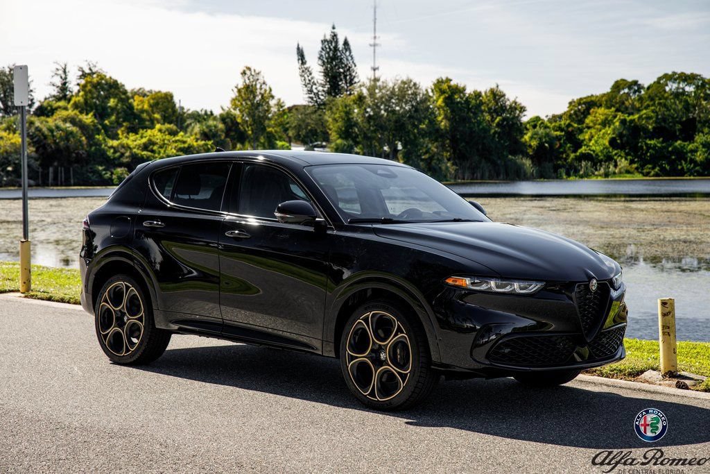 New 2025 Alfa Romeo Tonale AWD/4WD image 1