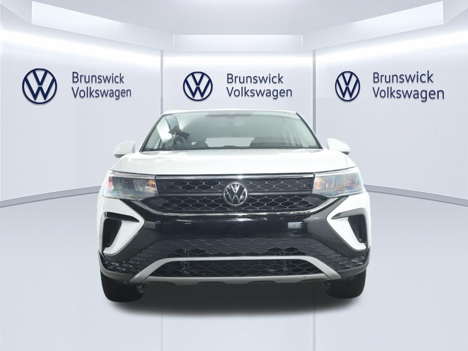 Certified 2023 Volkswagen Taos SE w/ Black Wheel Package AWD/4WD image 5
