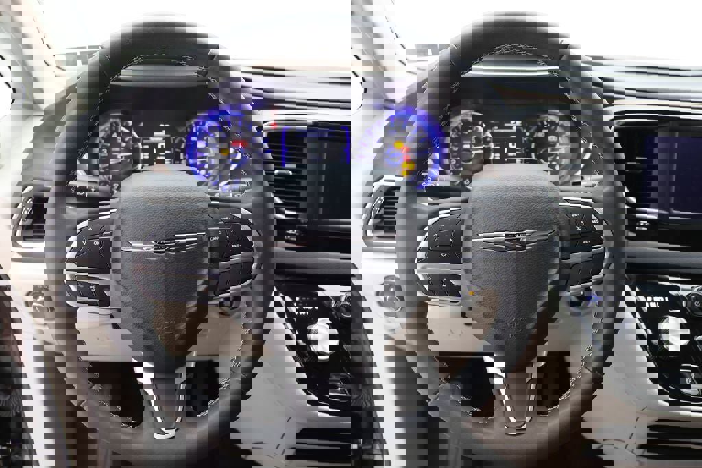 Used 2023 Chrysler Voyager LX image 16