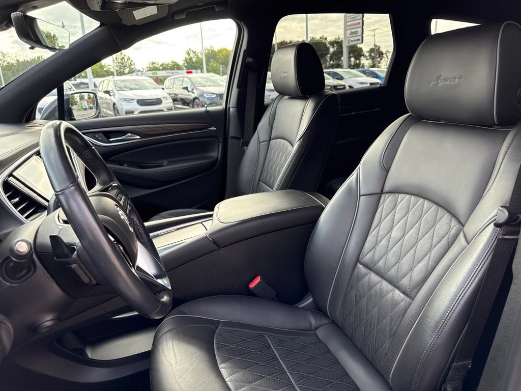 Used 2022 Buick Enclave Avenir w/ Avenir Technology Package AWD/4WD image 42